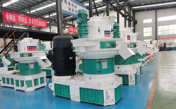 顆粒燃料的生產(chǎn)設(shè)備 木屑造粒機.jpg