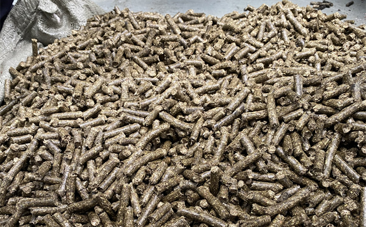 使用木屑造粒機的生物質燃料烤房烤煙.jpg 使用木屑造粒機的生物質燃料烤房烤煙.jpg